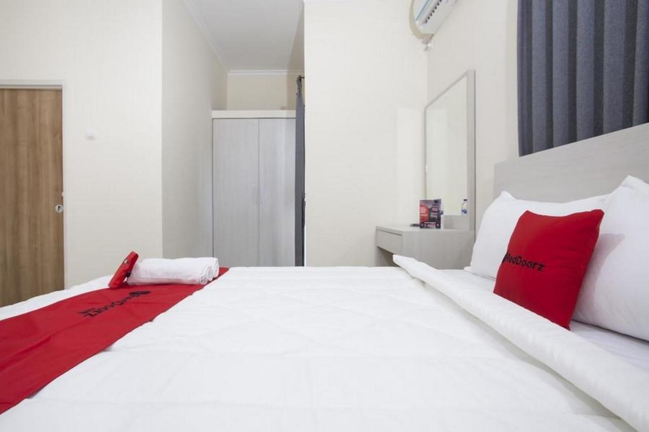 Reddoorz @ Genteng Surabaya Dış mekan fotoğraf