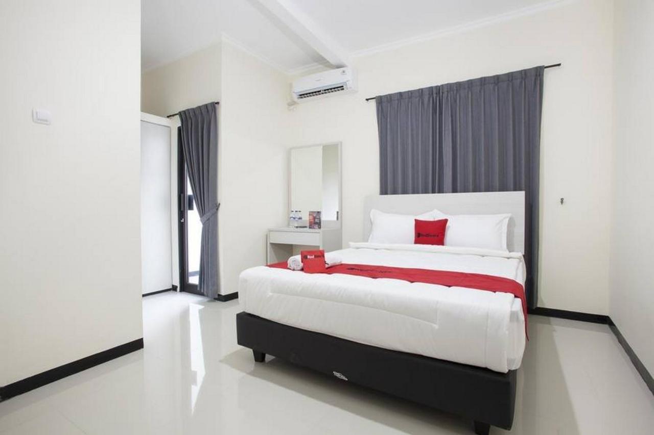 Reddoorz @ Genteng Surabaya Dış mekan fotoğraf