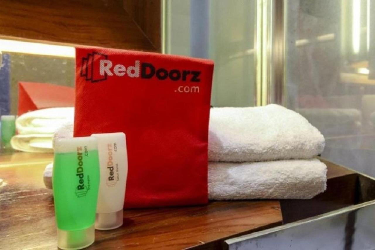 Reddoorz @ Genteng Surabaya Dış mekan fotoğraf
